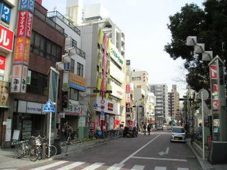 賑わいのある平塚北口・物件付近の風景