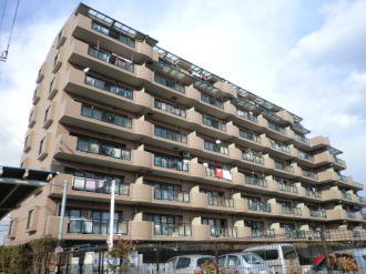 マンションの南側全景 マンションの南側全景