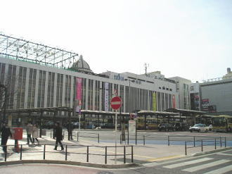 バス停より約10分の平塚駅前の様子 バス停より約10分の平塚駅前の様子
