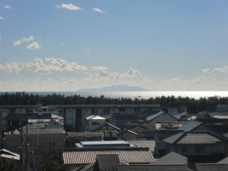 遠くに伊豆大島・海を望む　眺望